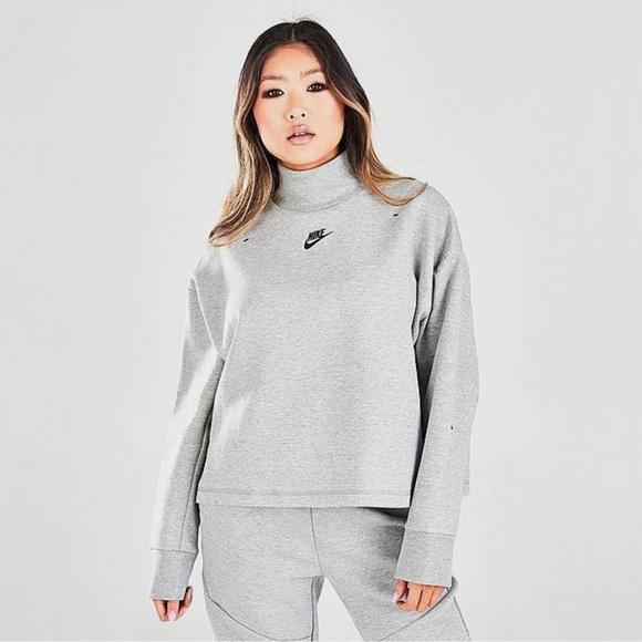 Nike Sportswear Tech Fleece Women's Oversized Turtleneck Sweatshirt - Light Gray - Picture 4 of 15